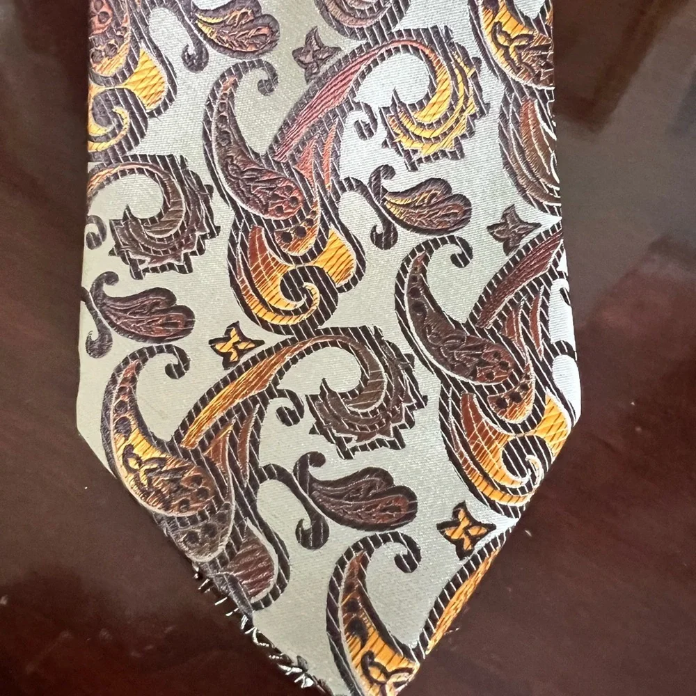 Zianetti Mens Paisley Silk Tie with Gold Accents - Picture 9 of 9